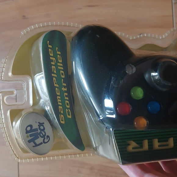 New in box. Xbox analog controller . - Picture 2 of 4